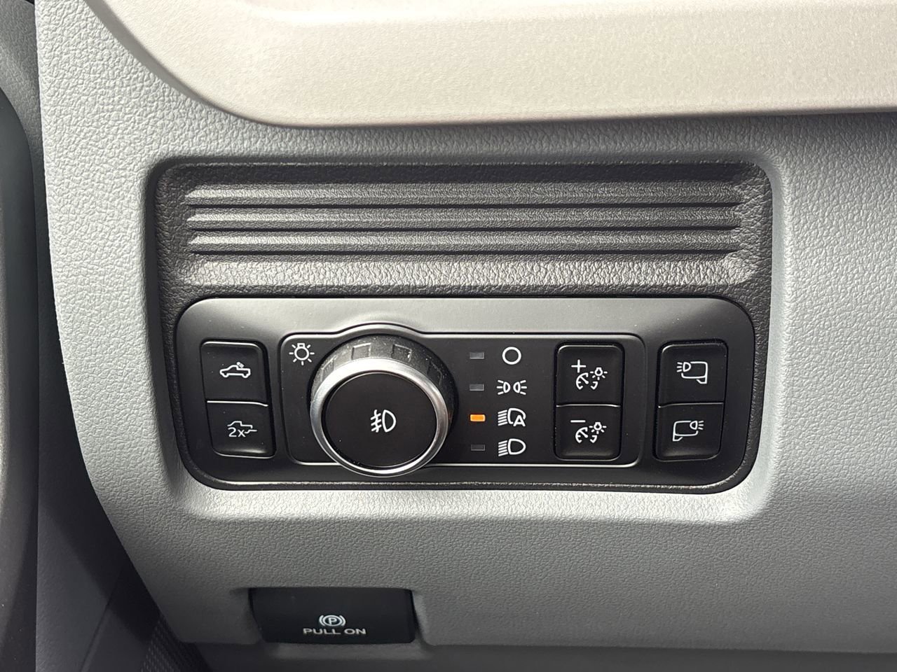 New 2025 Ford F250 XLT w/ Black Appearance Package image 31