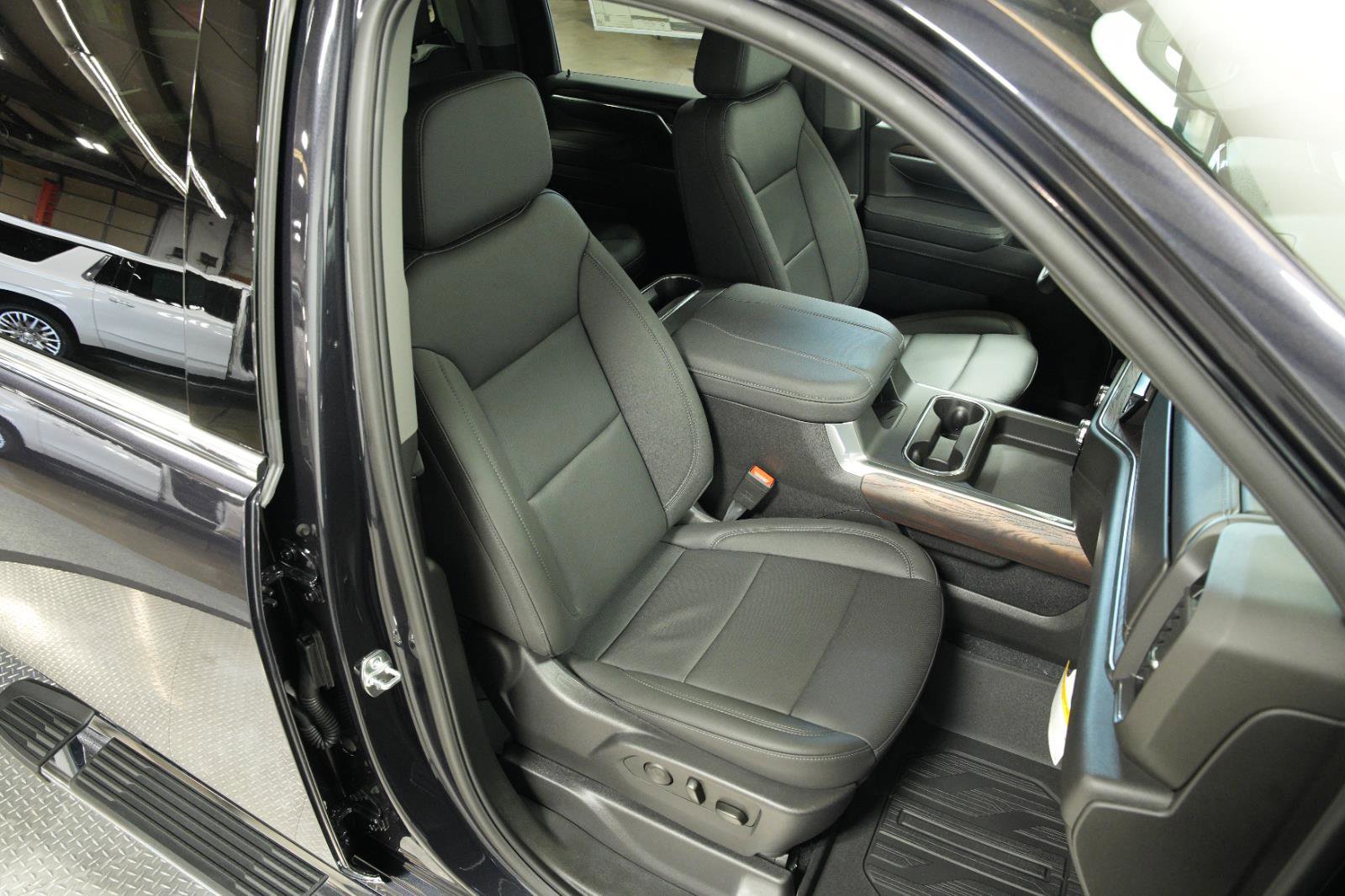 New 2025 GMC Sierra 2500 SLT w/ SLT Premium Package image 15