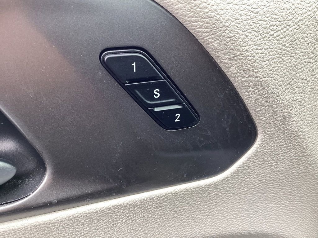 Used 2023 Chrysler Pacifica Touring-L image 27