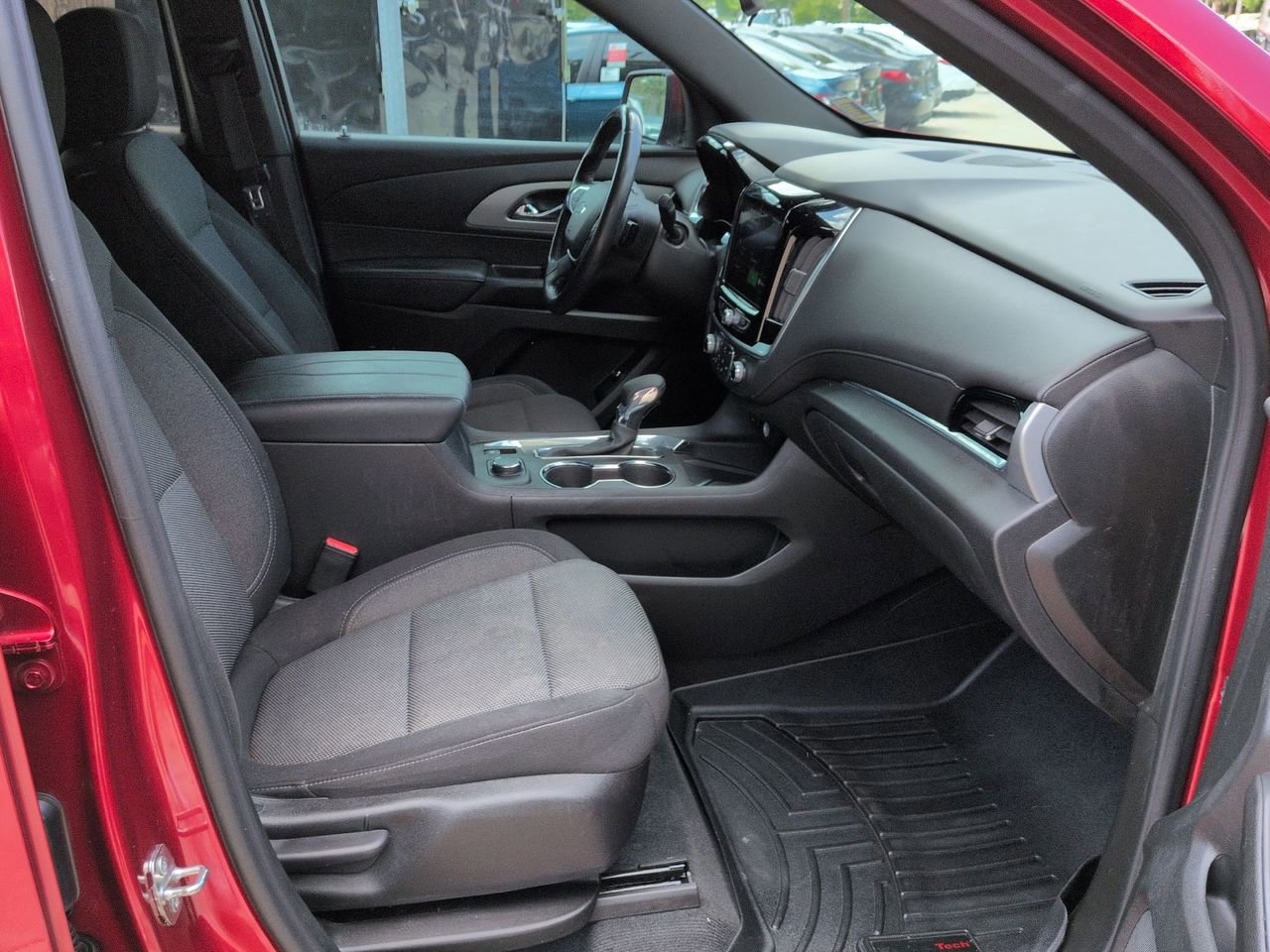 Used 2022 Chevrolet Traverse LT FWD image 25