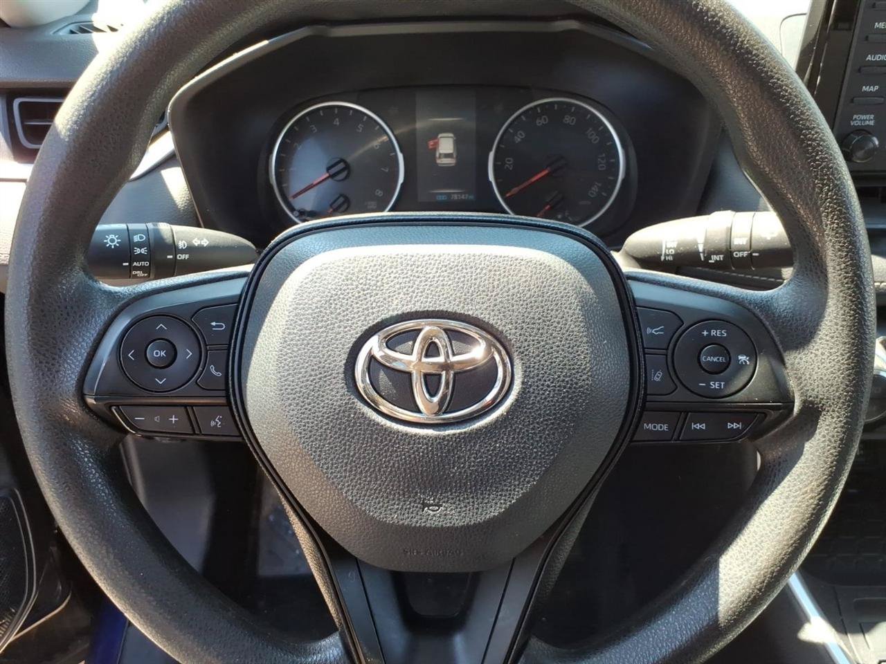 Used 2019 Toyota RAV4 XLE w/ Carpet Mat Package AWD/4WD image 12