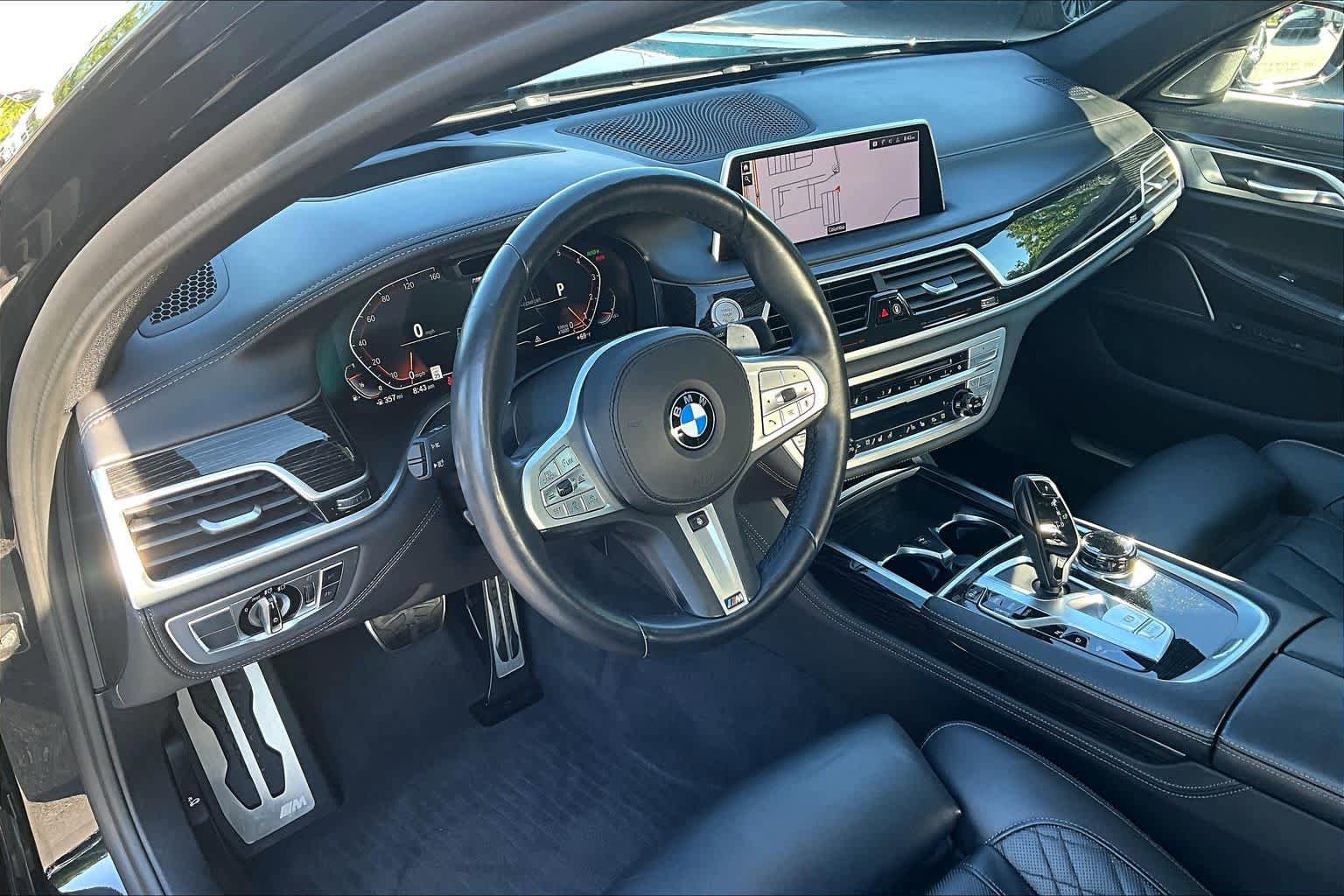 Used 2020 BMW 750i xDrive w/ Executive Package AWD/4WD image 17