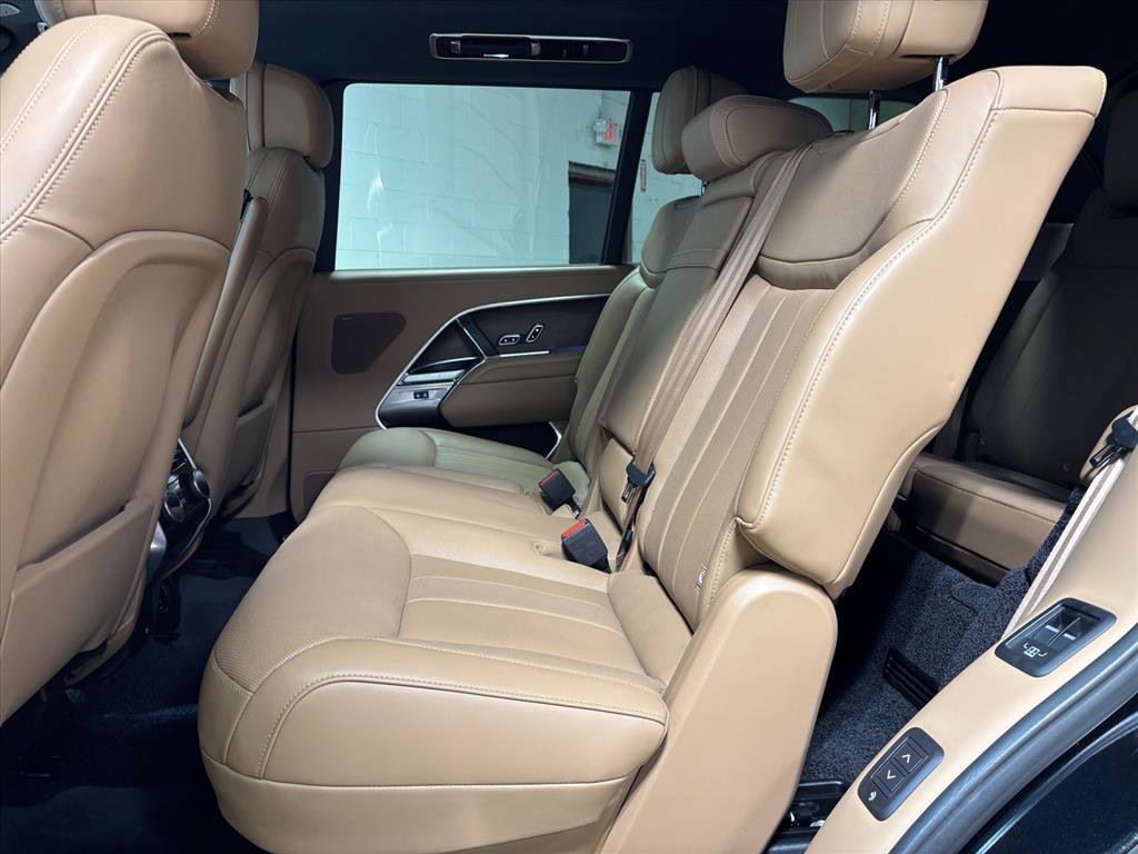 Used 2025 Land Rover Range Rover Long Wheelbase SE image 26