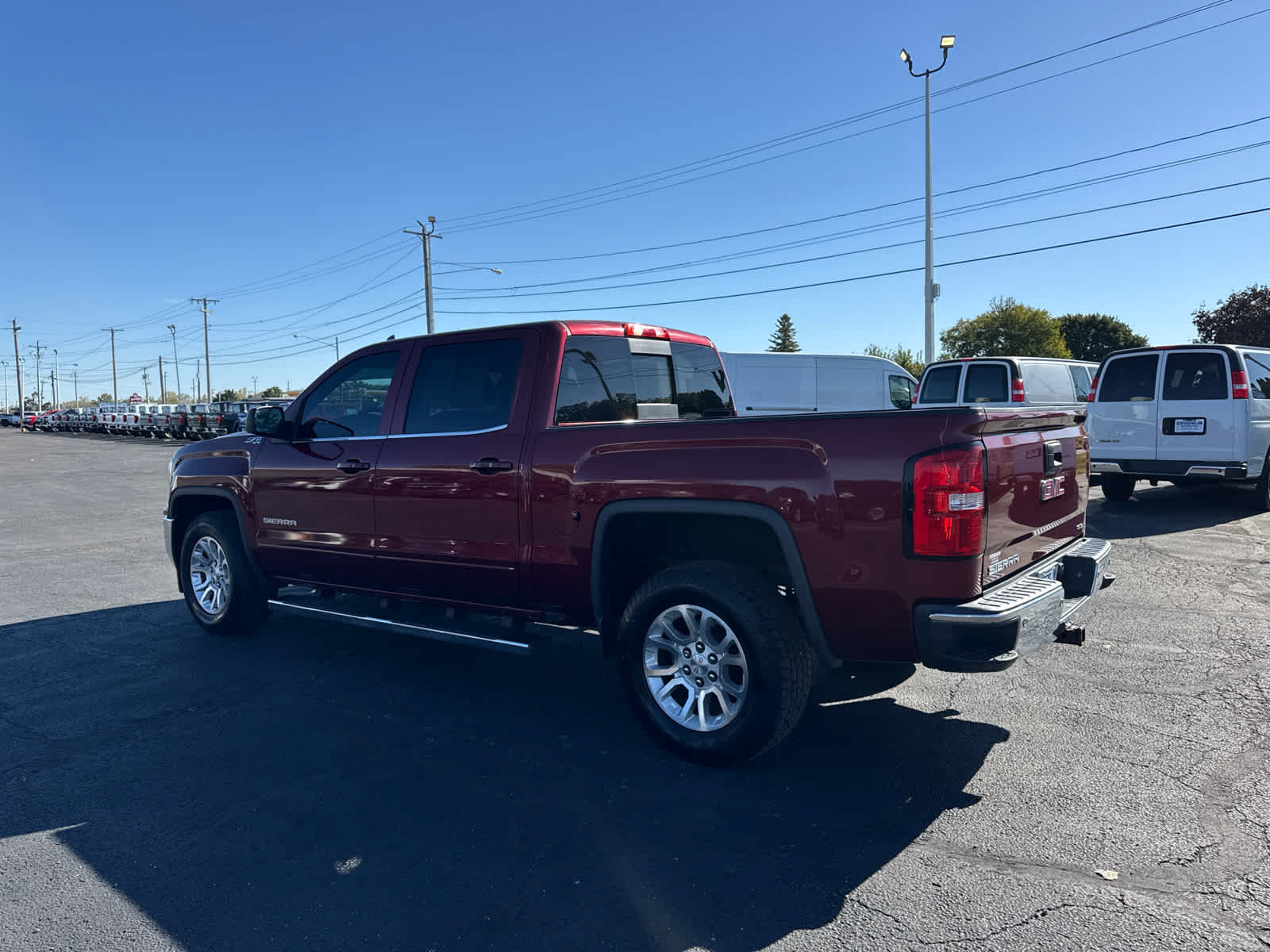 Used 2017 GMC Sierra 1500 SLE w/ SLE Value Package AWD/4WD image 3