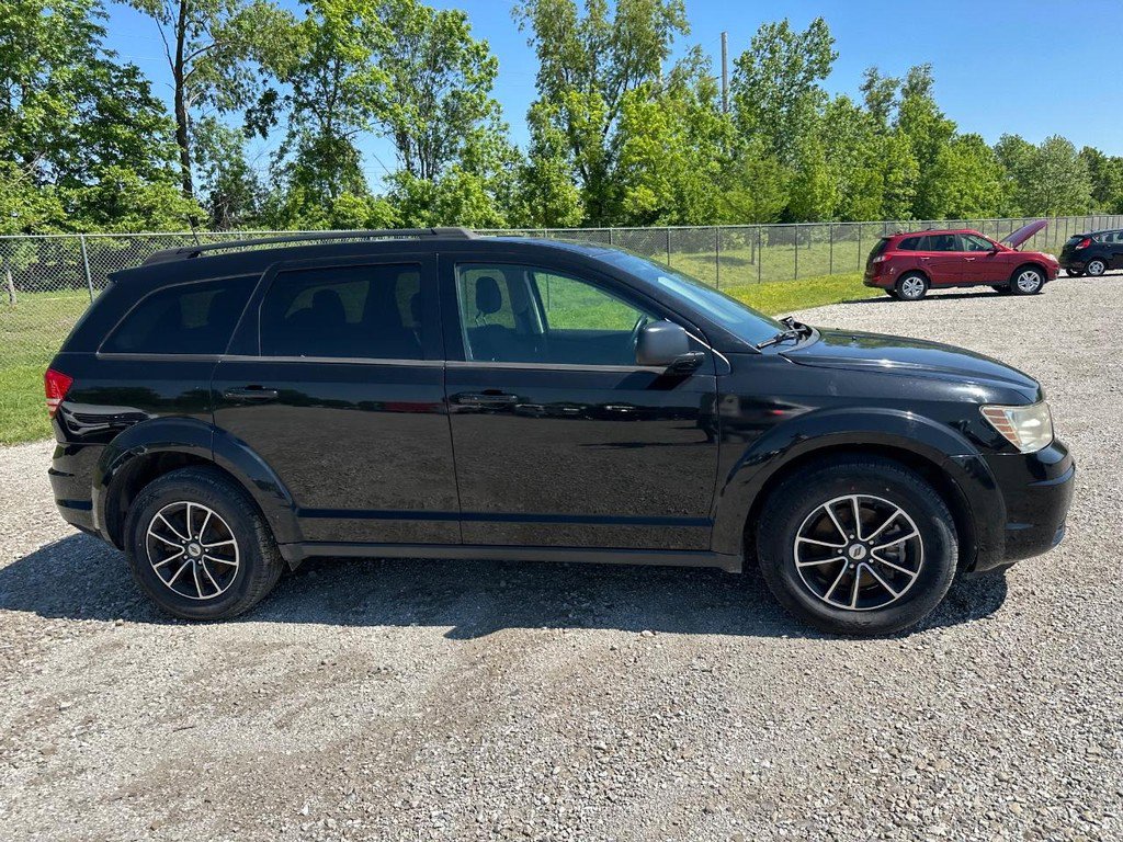 Used 2018 Dodge Journey SE w/ Connectivity Group FWD image 4