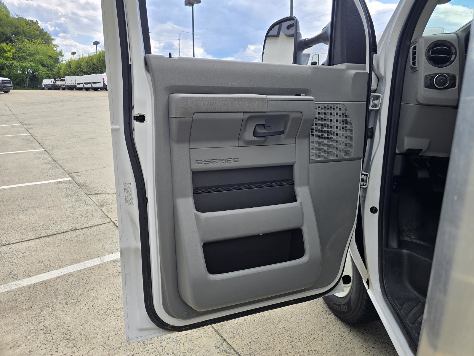 Used 2024 Ford E-350 and Econoline 350 Super Duty w/ Driver's Safety Package image 29