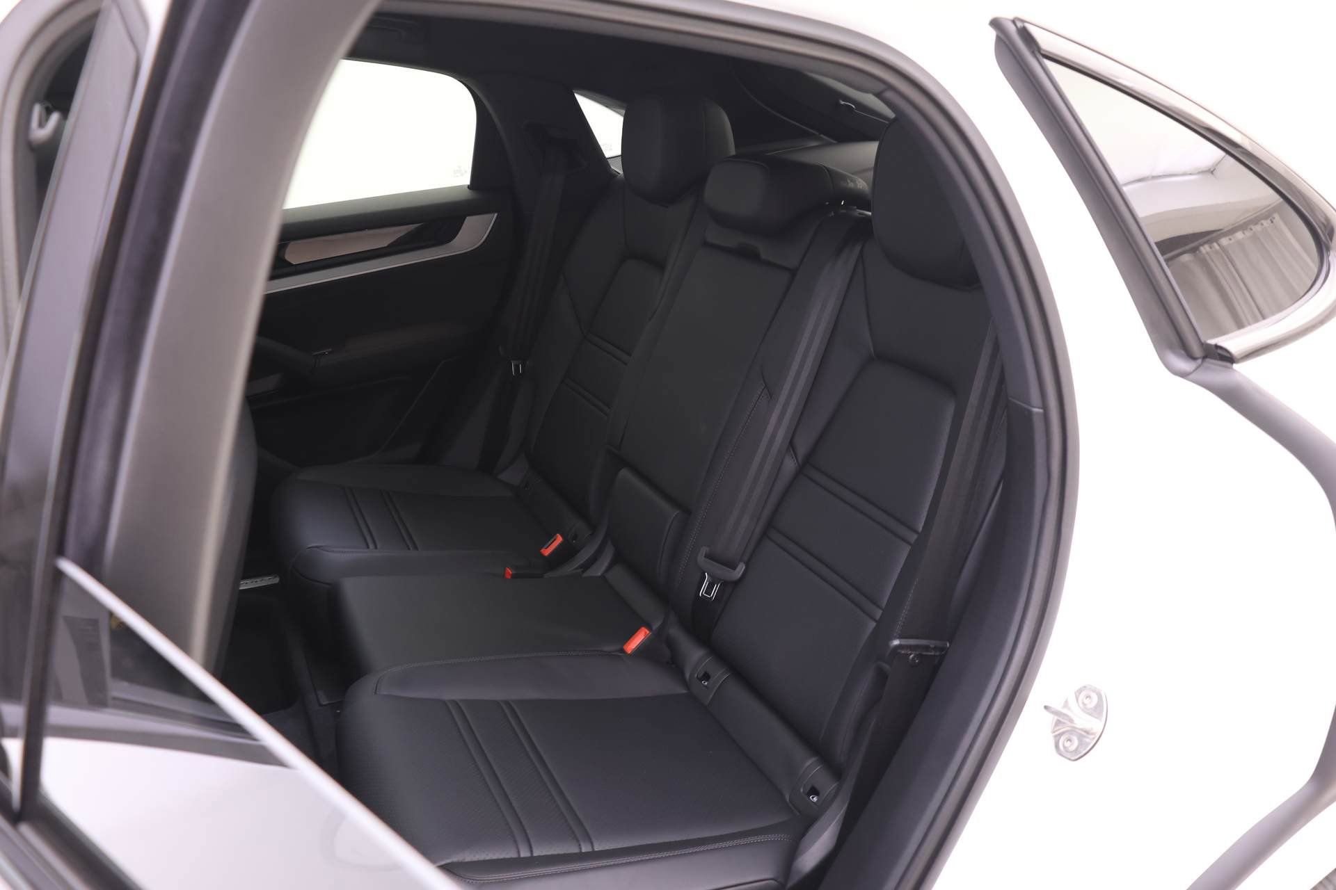 Used 2024 Porsche Cayenne Coupe image 21