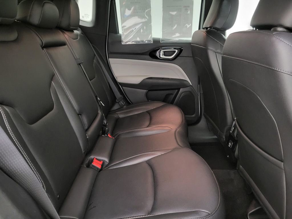 Used 2025 Jeep Compass Limited image 42