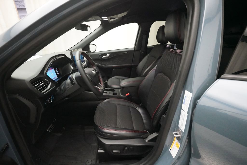 Used 2024 Ford Escape ST-Line w/ Tech Pack #1 AWD/4WD image 7