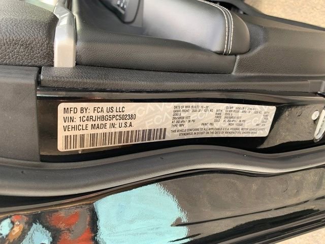 Used 2023 Jeep Grand Cherokee Limited w/ Luxury Tech Group II image 24