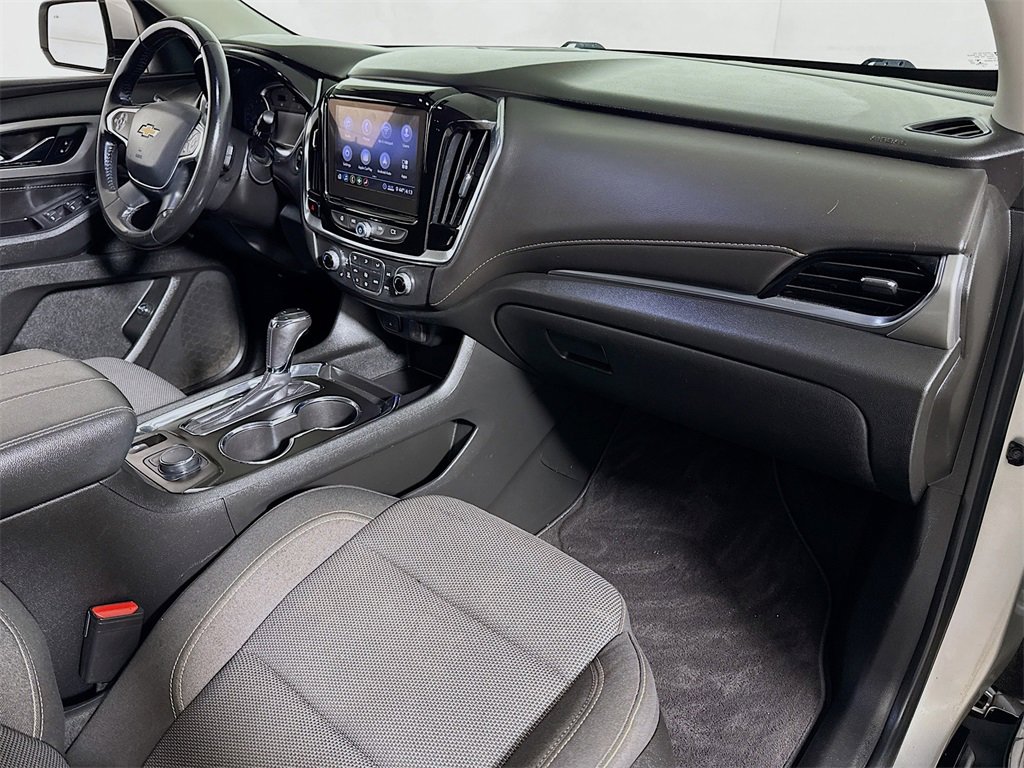 Used 2020 Chevrolet Traverse LT image 27
