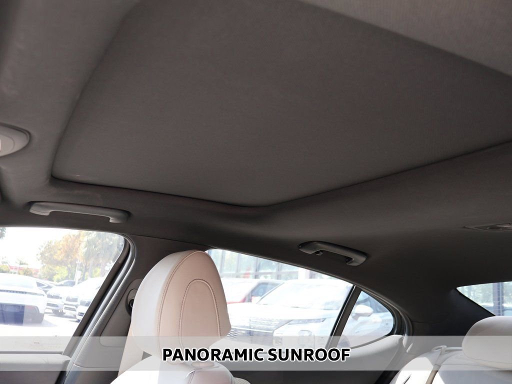 Used 2023 Genesis G70 2.0T w/ Sport Prestige Package image 4