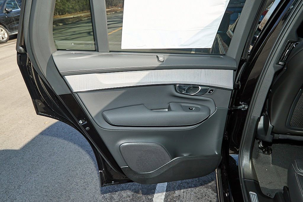 New 2026 Volvo XC90 T8 Ultra w/ Protection Package Premier image 18