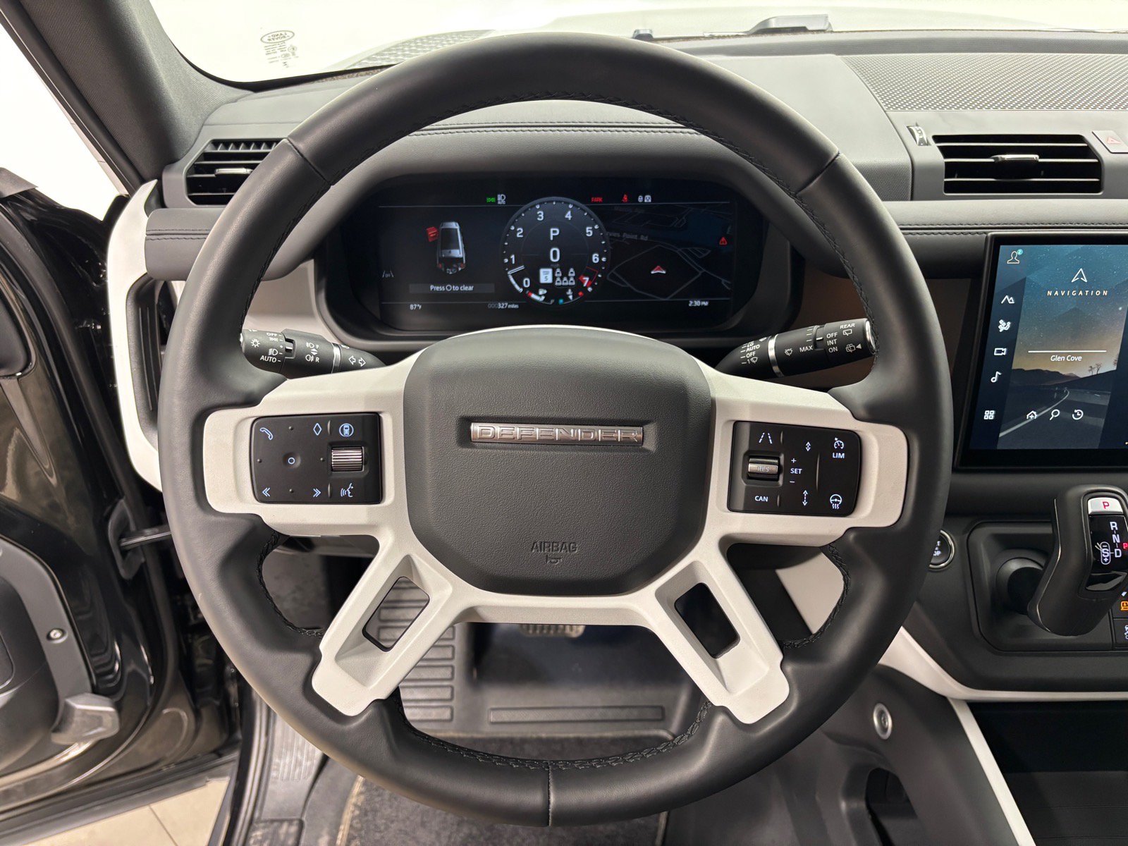 New 2025 Land Rover Defender 130 X-Dynamic SE AWD/4WD image 19