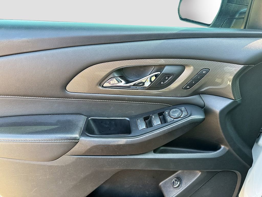 Used 2023 Chevrolet Traverse Premier w/ Redline Edition image 9