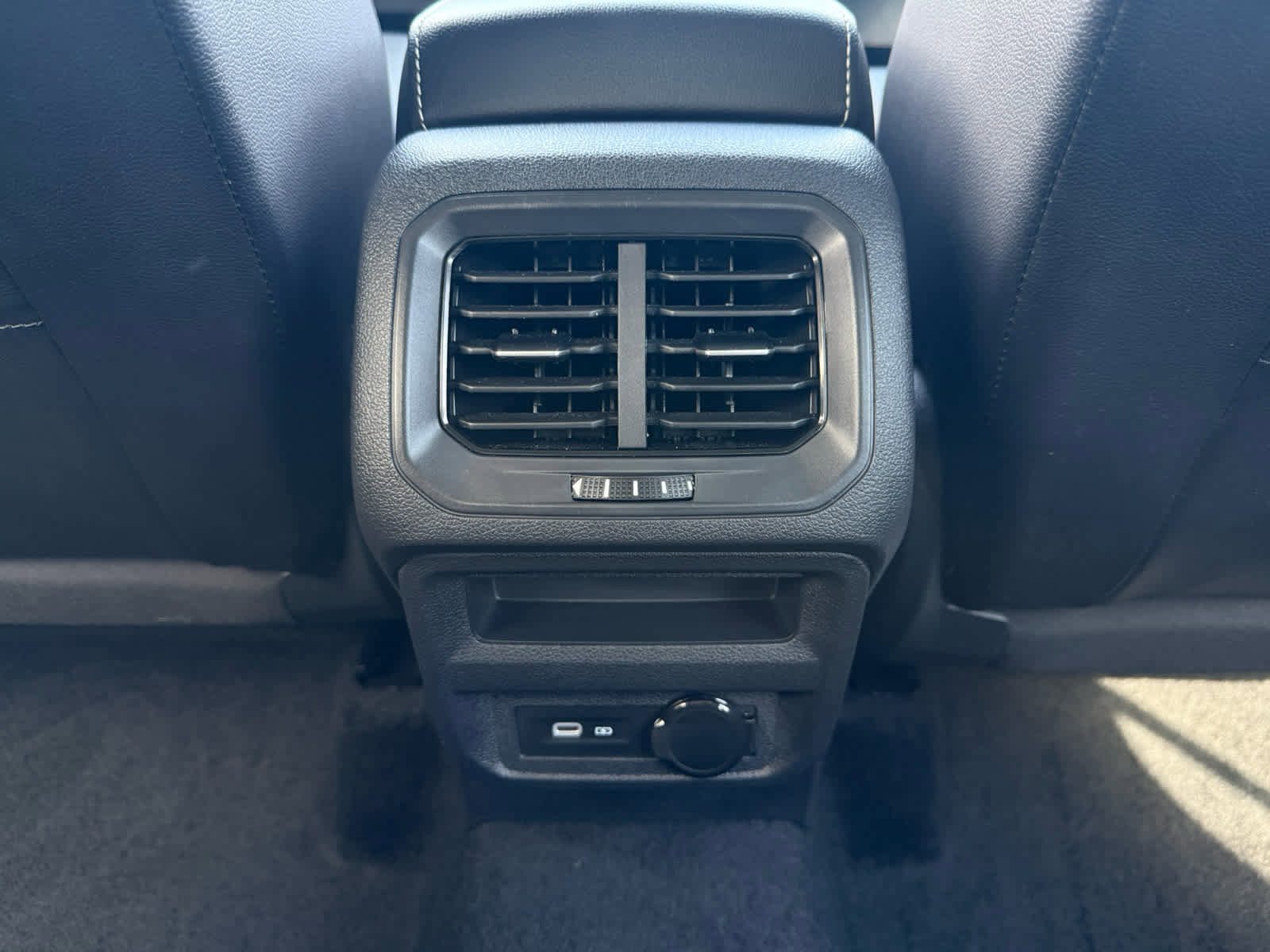 Certified 2024 Volkswagen Tiguan SE R-Line image 29