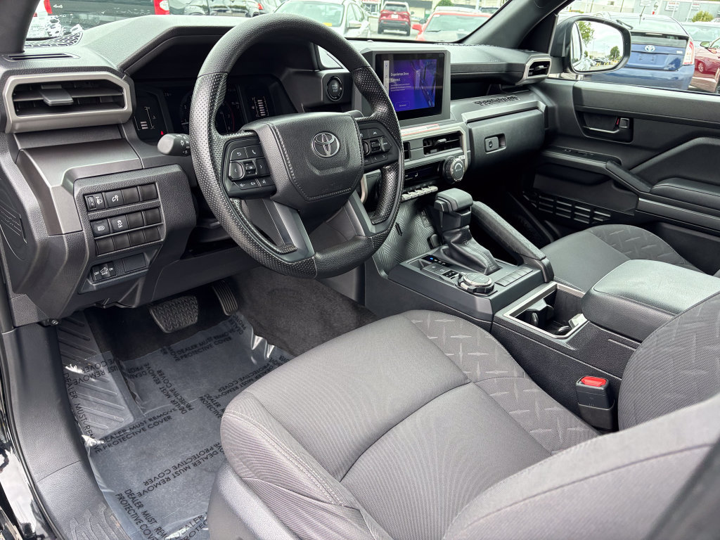 Certified 2025 Toyota Tacoma SR5 AWD/4WD image 17