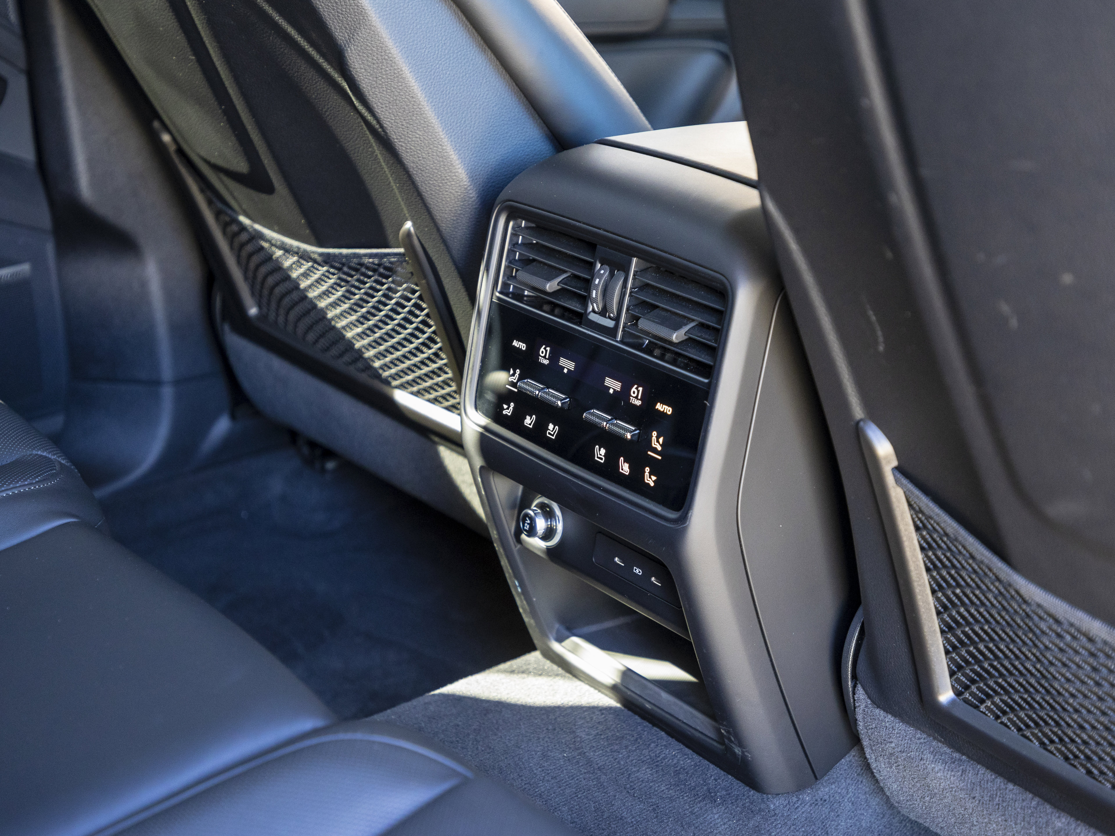 Certified 2025 Porsche Cayenne S image 28