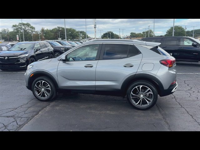 Certified 2023 Buick Encore GX Select AWD/4WD image 5