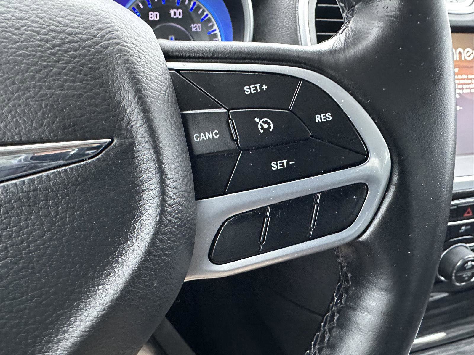 Used 2022 Chrysler 300 Touring image 25