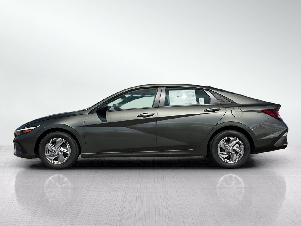 New 2026 Hyundai Elantra SE FWD image 4