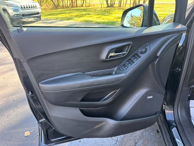 Used 2020 Chevrolet Trax Premier FWD image 14