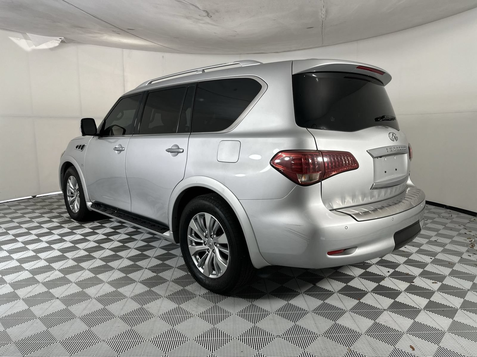 Used 2017 INFINITI QX80 4WD w/ Driver Assistance Package image 6