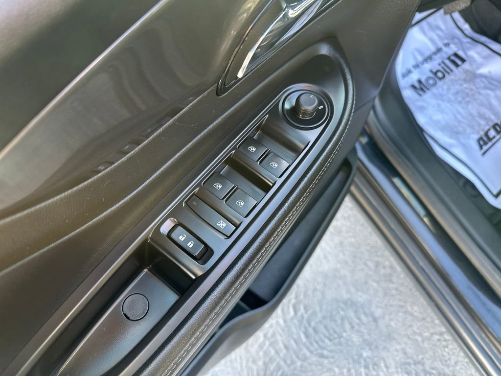 Used 2021 Buick Encore Preferred AWD/4WD image 11