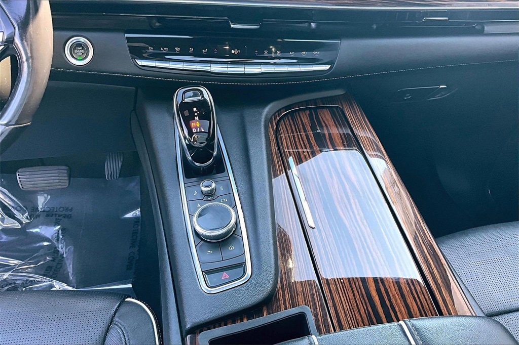 Used 2021 Cadillac Escalade Premium Luxury image 15