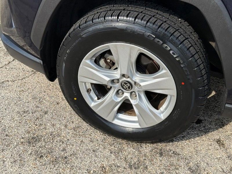 Used 2021 Toyota RAV4 XLE image 10