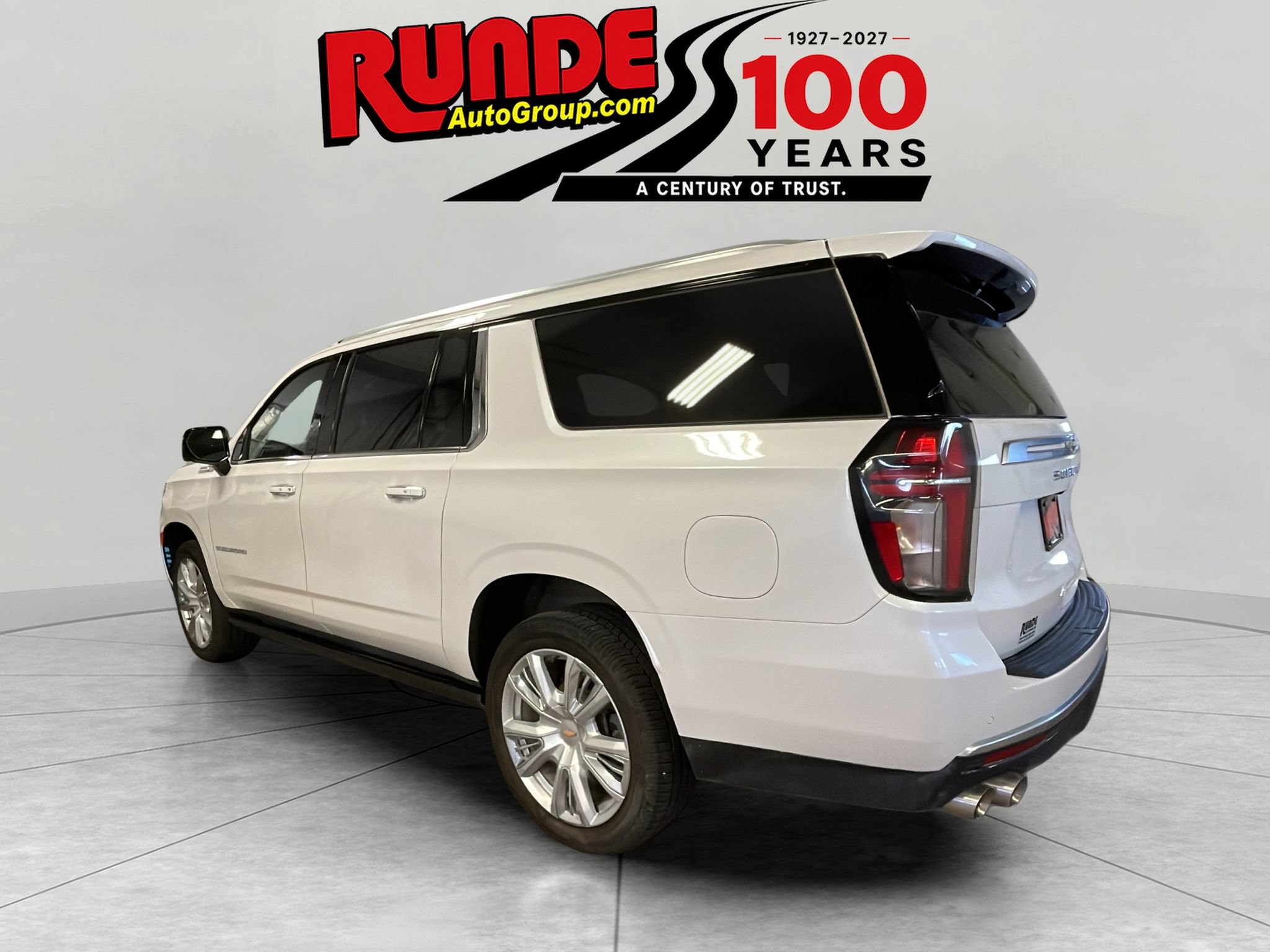 Used 2024 Chevrolet Suburban High Country AWD/4WD image 4