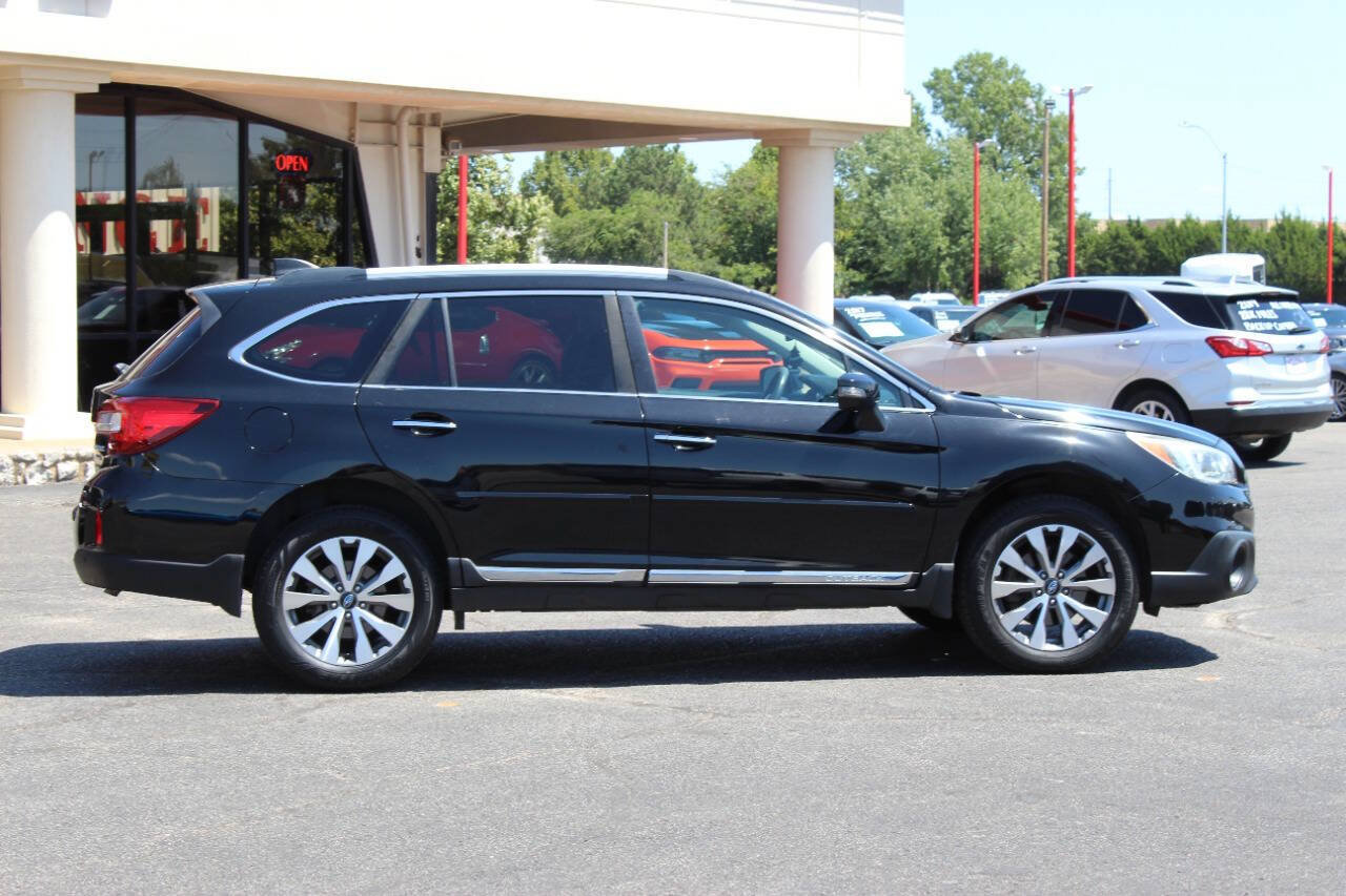 Used 2017 Subaru Outback 3.6R Touring AWD/4WD image 3