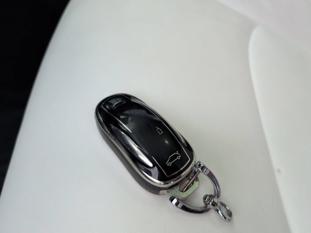 Used 2020 Tesla Model Y Long Range AWD/4WD image 32