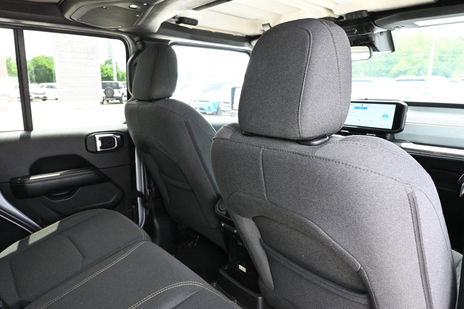 Used 2024 Jeep Wrangler Unlimited Sahara AWD/4WD image 28