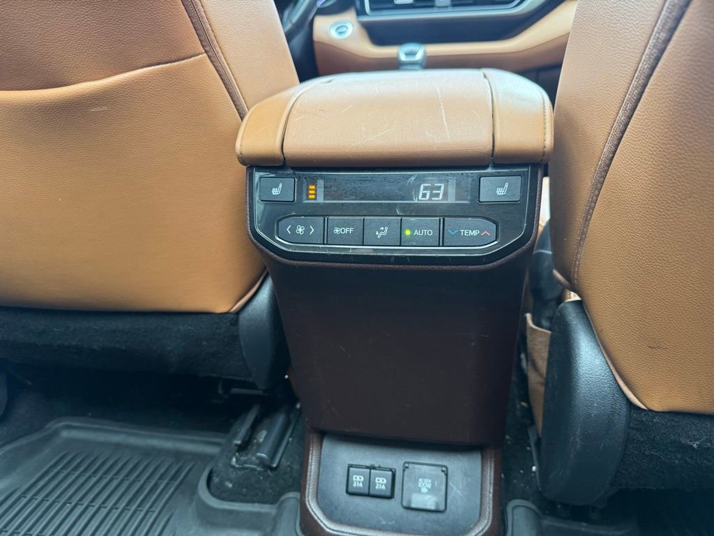 Used 2021 Toyota Highlander Platinum AWD/4WD image 25