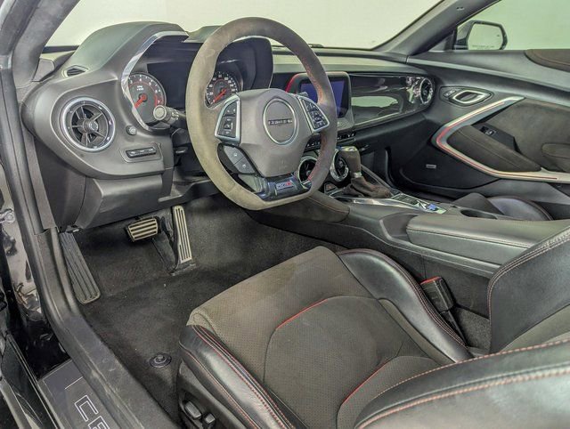 Used 2019 Chevrolet Camaro ZL1 RWD image 17