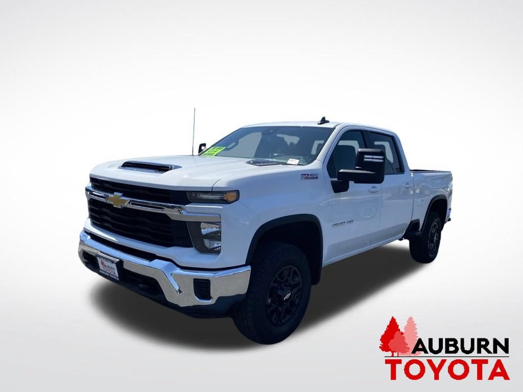 Used 2024 Chevrolet Silverado 2500 LT AWD/4WD image 3