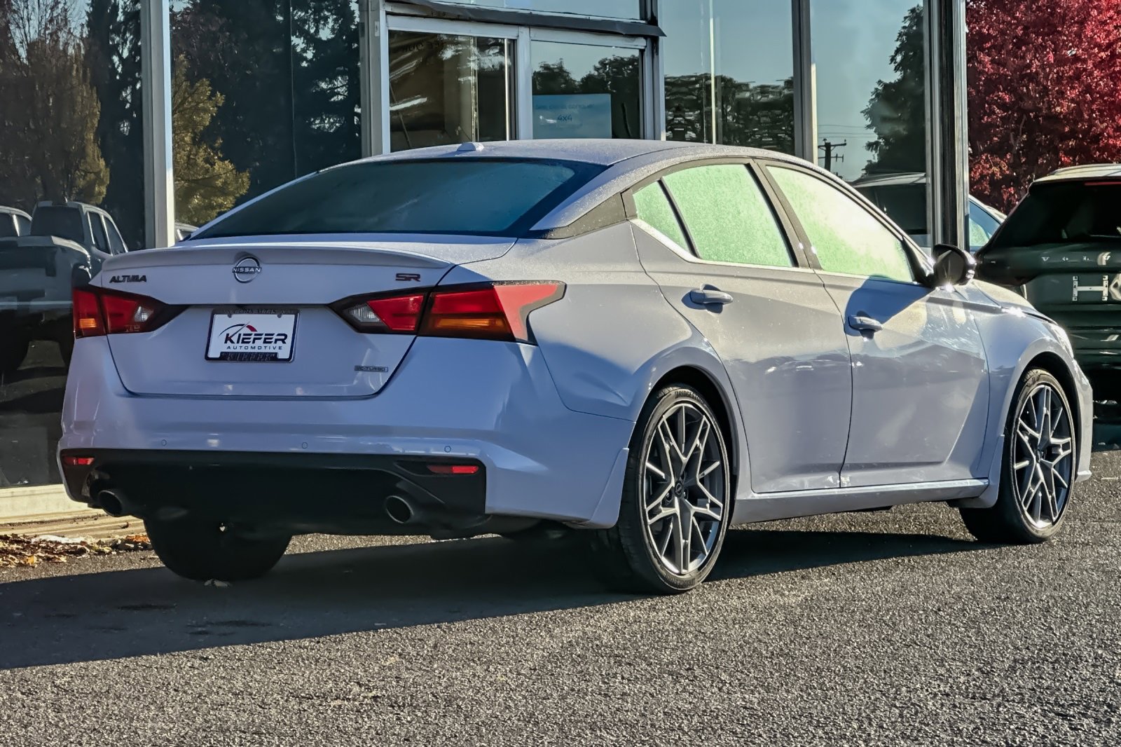 Used 2024 Nissan Altima 2.0 SR image 3