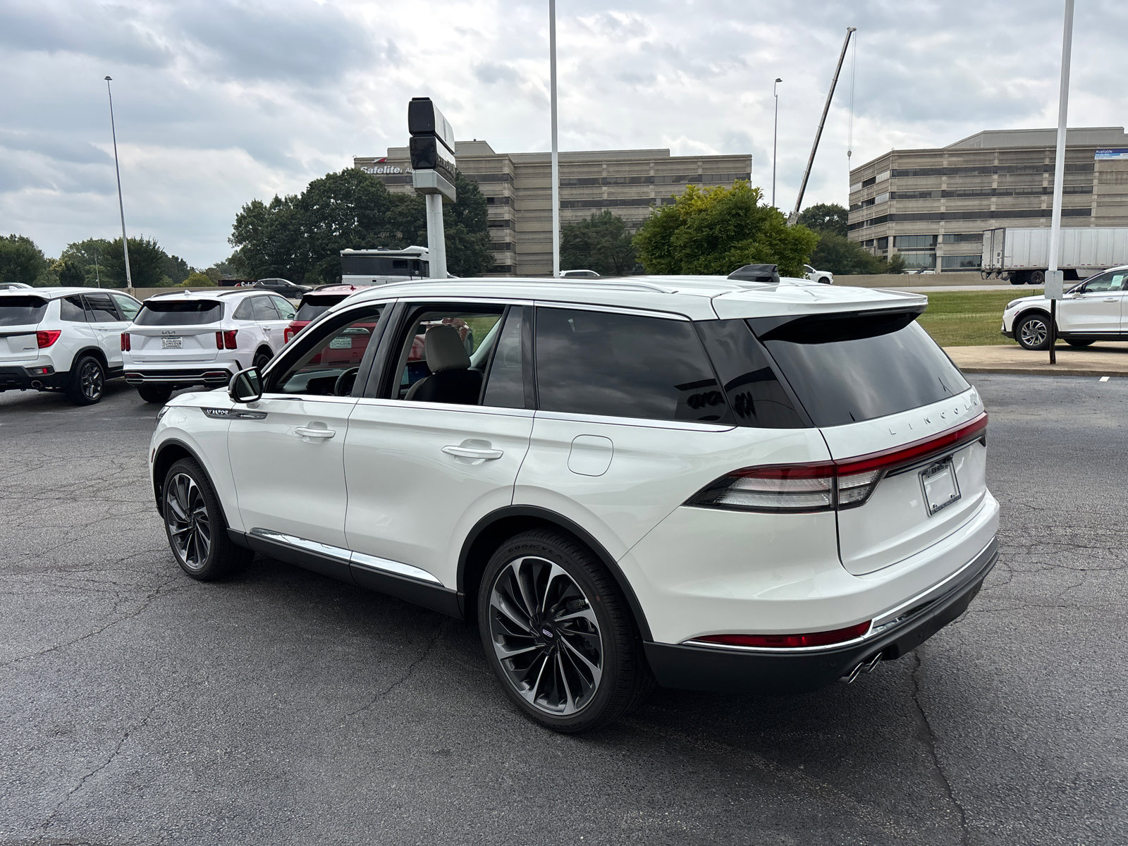 New 2025 Lincoln Aviator Reserve w/ Illumination Package image 5
