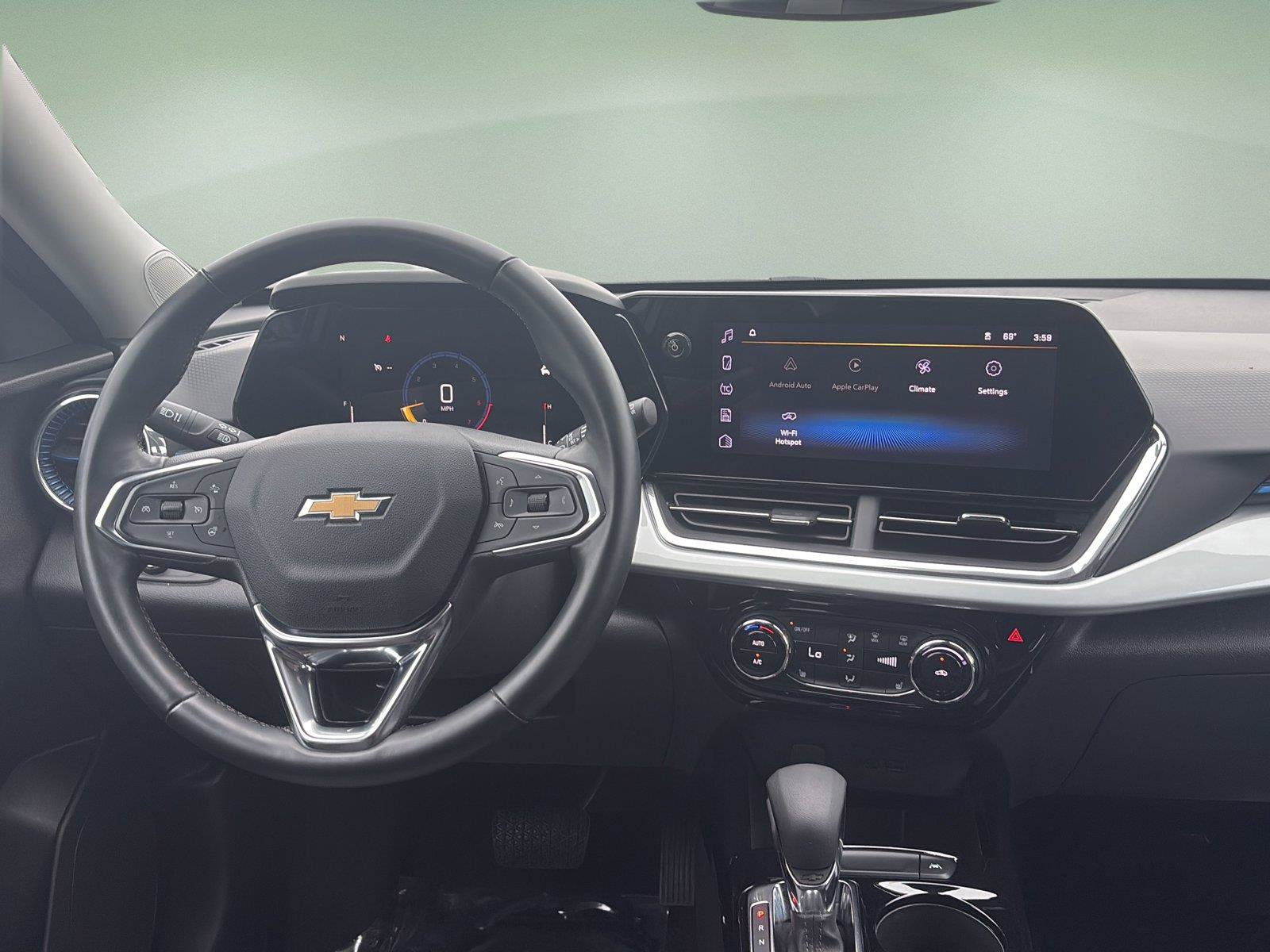 Used 2025 Chevrolet Trax LT w/ LT Convenience Package FWD image 9