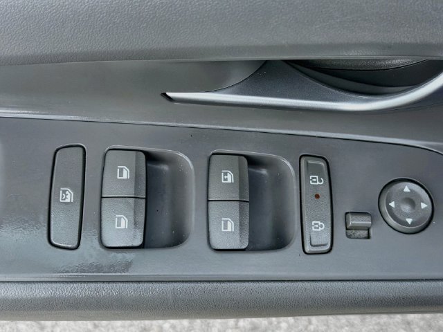 Certified 2025 Hyundai Elantra SE FWD image 18