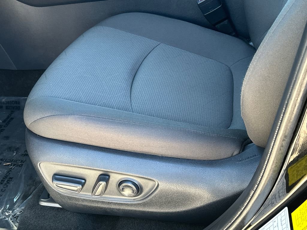 Used 2025 Toyota RAV4 XLE image 18