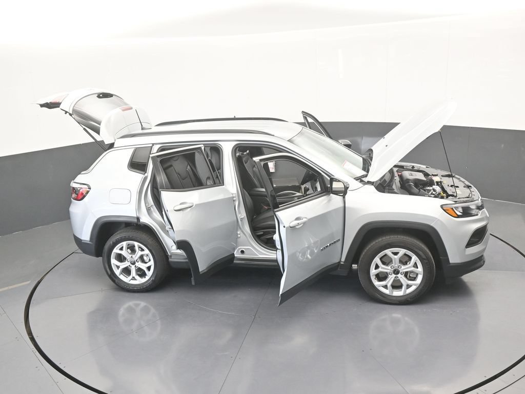 Used 2025 Jeep Compass Latitude AWD/4WD image 39