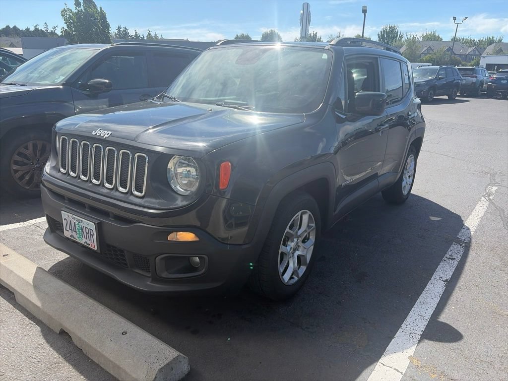 Used 2017 Jeep Renegade Latitude FWD image 2