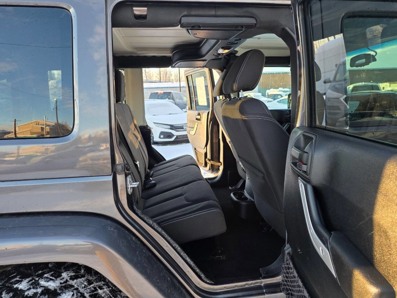 Used 2017 Jeep Wrangler Unlimited Sahara w/ Connectivity Group image 9
