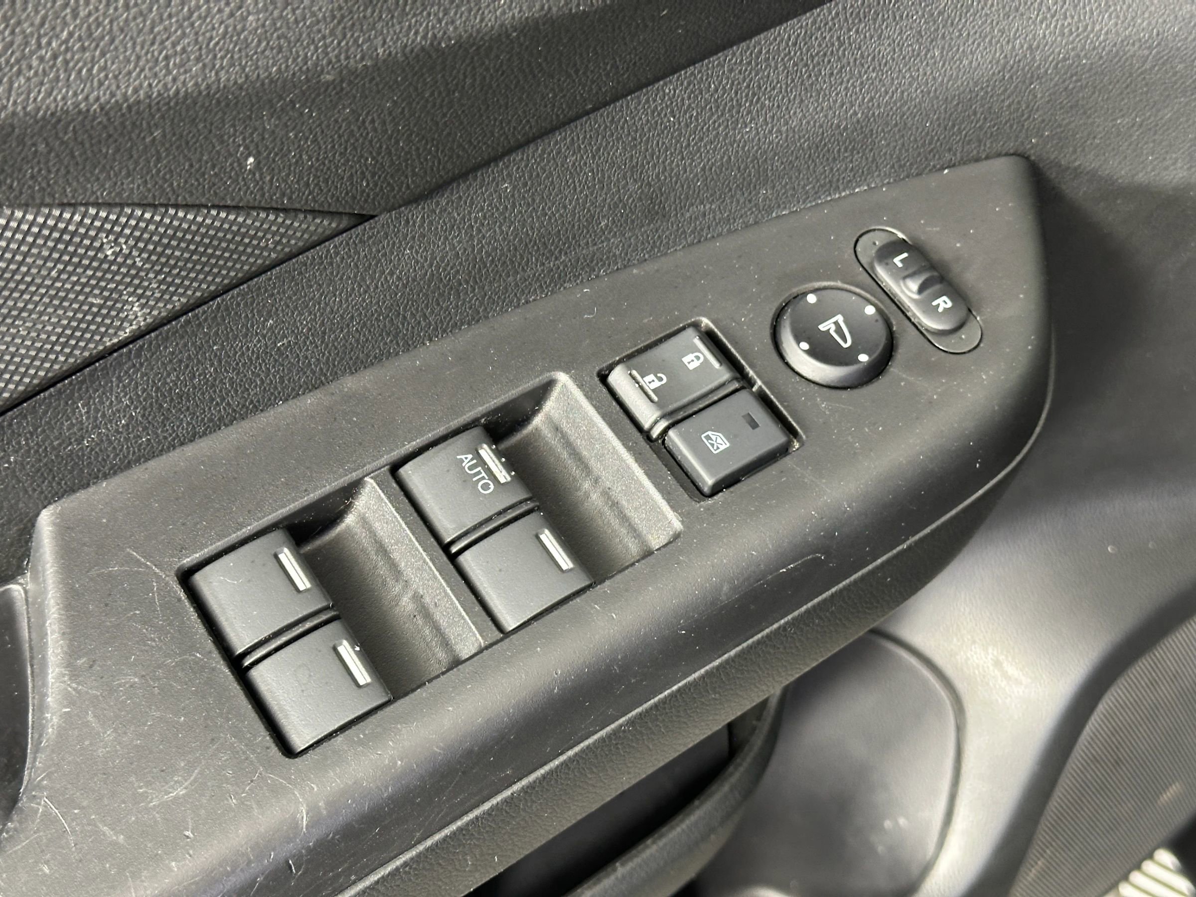 Used 2014 Honda CR-V LX image 20