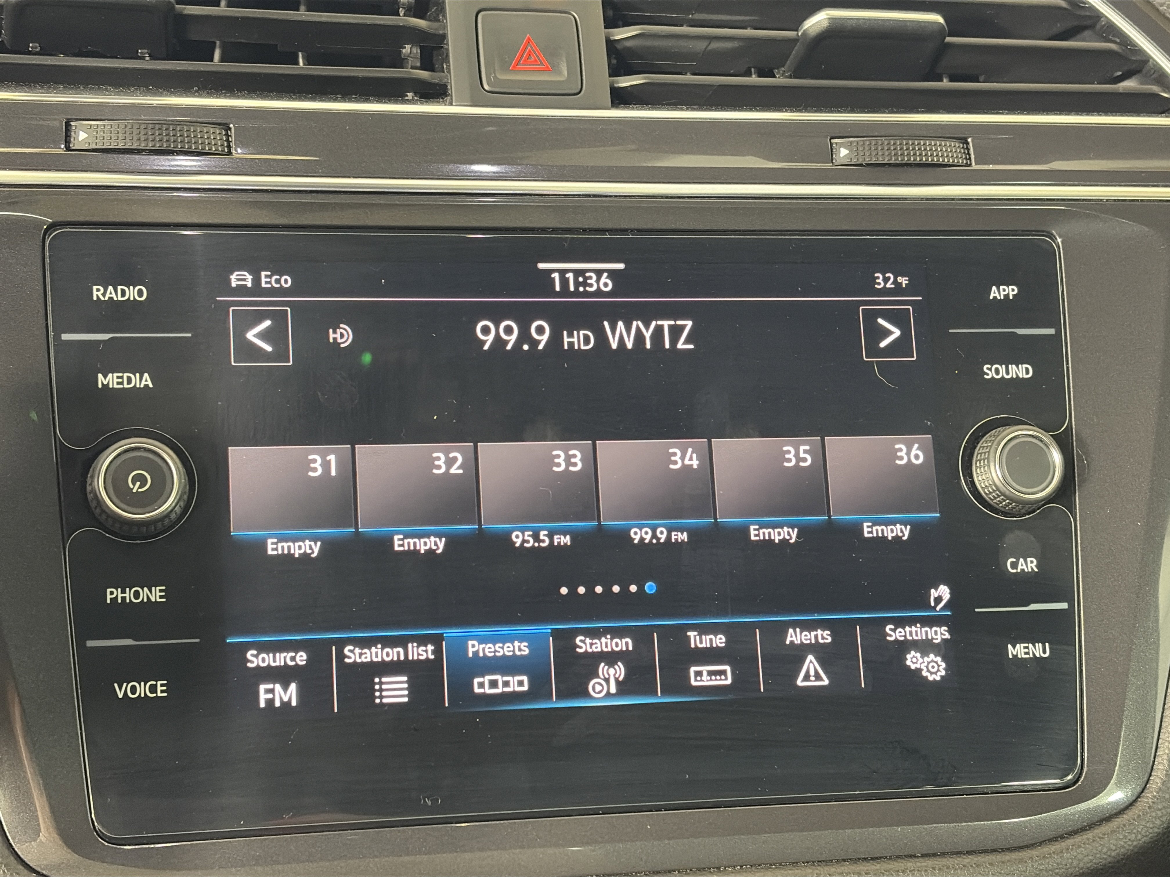 Used 2022 Volkswagen Tiguan SE R-Line image 20