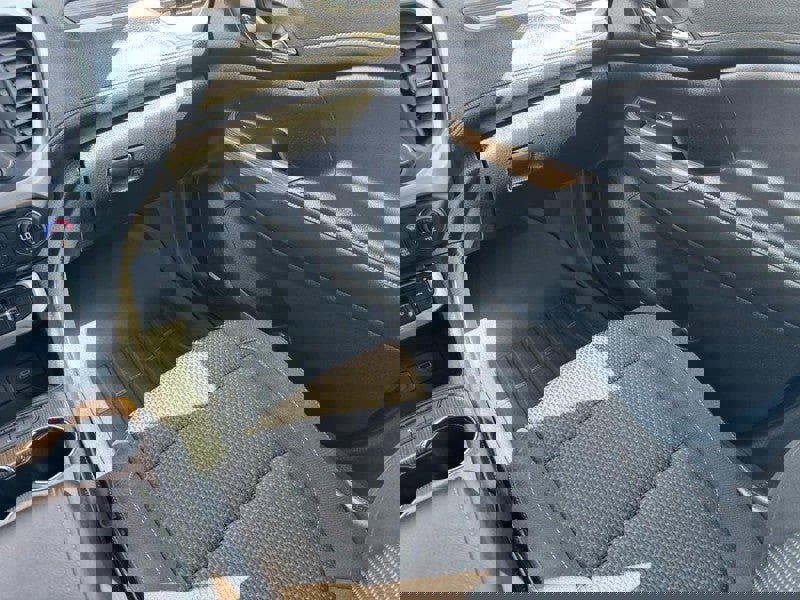 Used 2023 GMC Acadia SLE image 16