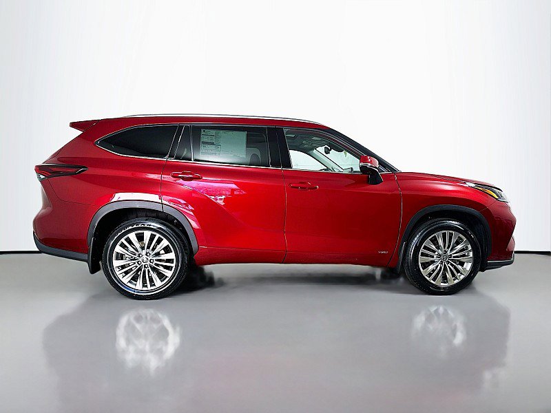 New 2026 Toyota Highlander Platinum image 8