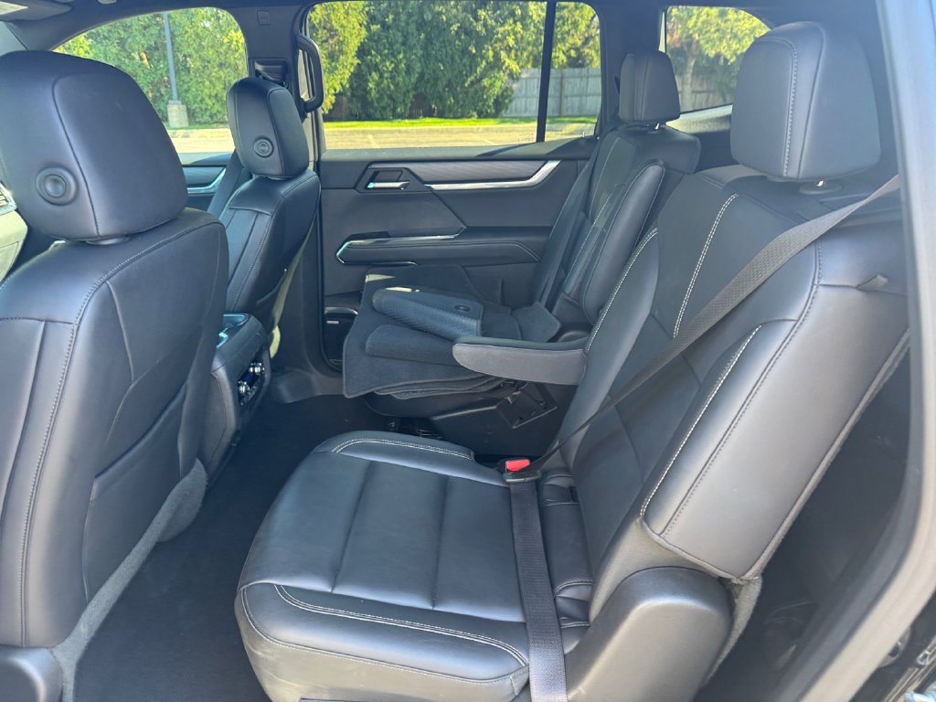 Used 2024 GMC Acadia Elevation w/ Luxury Package AWD/4WD image 19